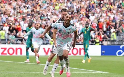 El capitán belga conviritió el penal y desató el festejo de cara a los 8vos de final.