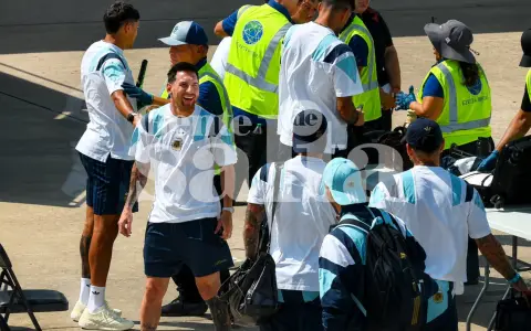 Messi estalló de risa cuando la seguridad abrió la valija del Cuti Romero y encontró algo inesperado