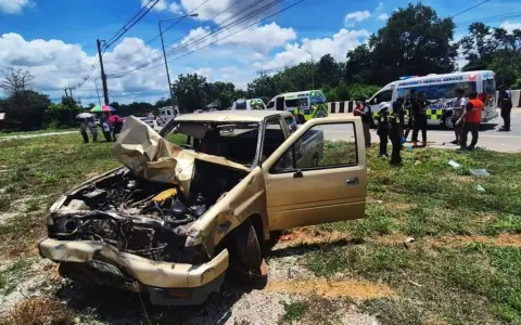 Robó la camioneta a su padre y atropelló a una peregrinación de monjes budistas en Tailandia 