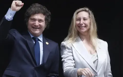 Javier Milei y Karina Milei