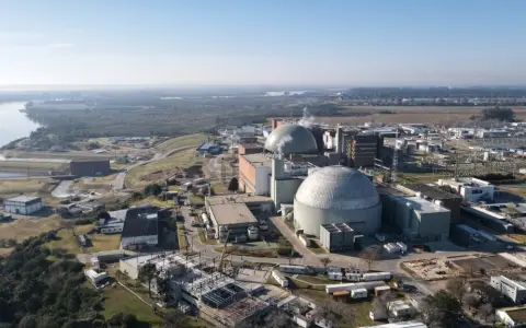 Vista aérea del complejo Atucha, donde una empresa estadounidense proyecta instalar un nuevo reactor modular con una inversión de US$1.200 millones.