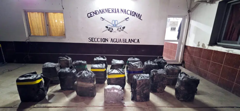 Los bultos con la droga secuestrada
