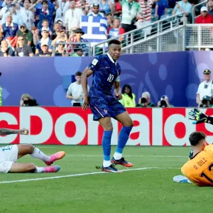Derrota digna: A Francia le costó mucho vulnerar el cerrojo paraguayo, pero lo ganó 1 a 0 con gol de Mbappé de penal y está en cuartos