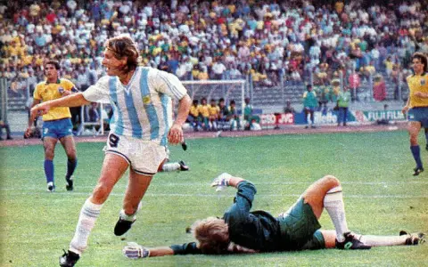 El memorable gol de Claudio Paul Caniggia ante Brasil, en el Mundial Italia 90.