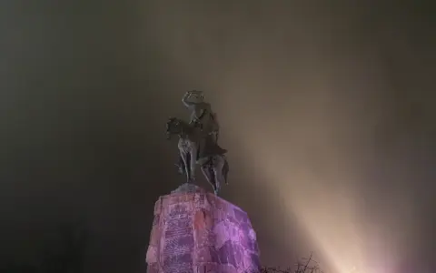 La ciudad amaneció cubierta de una densa neblina