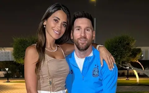 Antonella Rocuzzo y Lionel Messi