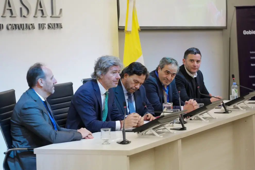 Ministro de Justicia con autoridades