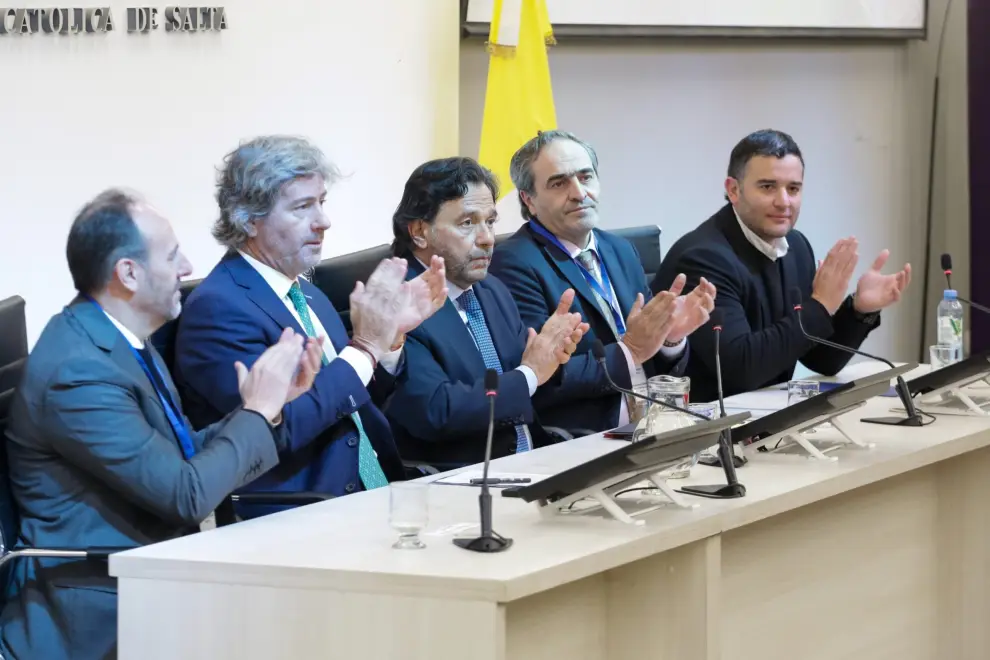 Ministro de Justicia con autoridades