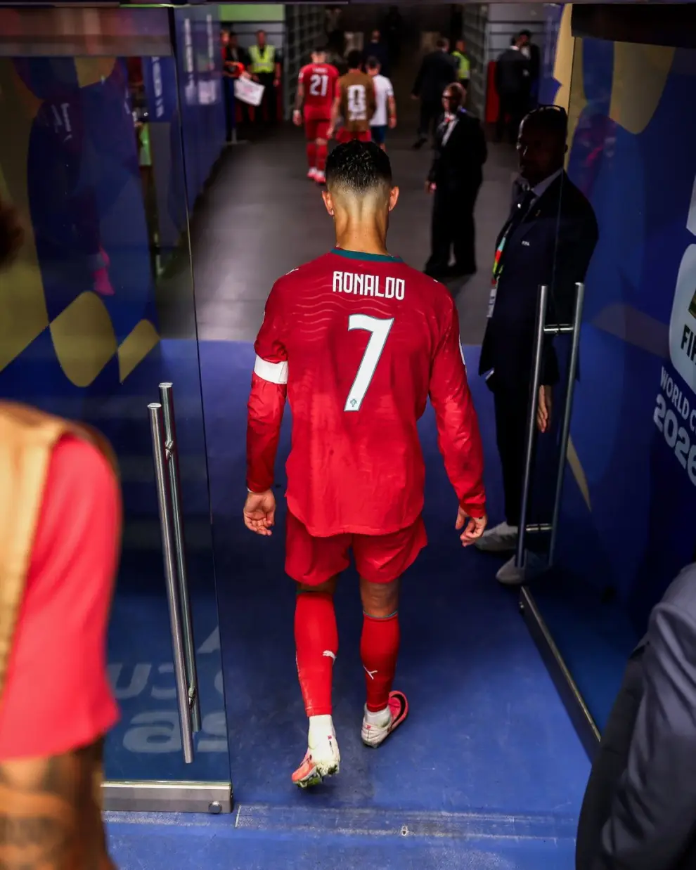 La última imagen de Cristiano Ronaldo en una Copa del Mundo, cuando se retiraba al vestuario tras perder con España.