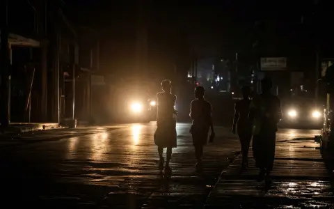 Cuba inicia una lenta recuperación tras un nuevo apagón total que dejó a oscuras a todo el territorio