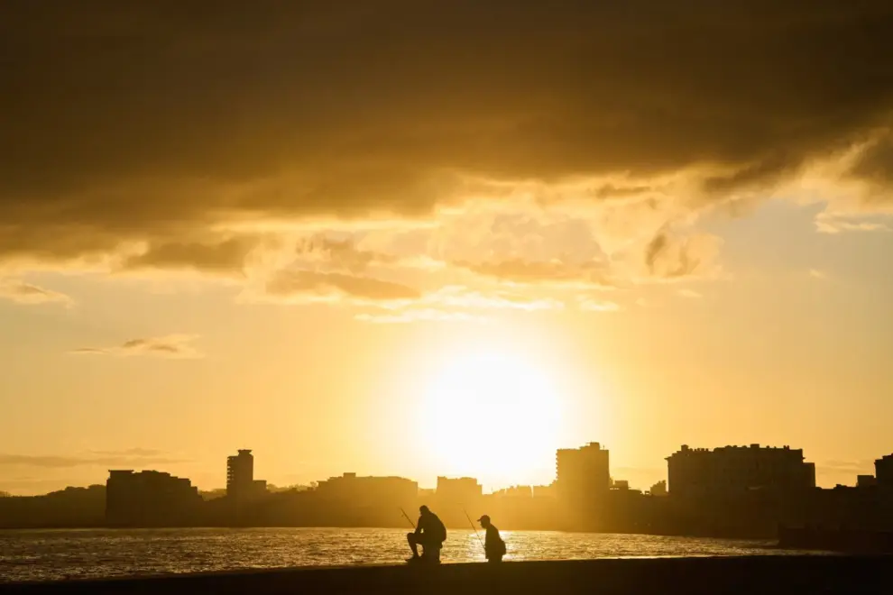 Cuba inicia una lenta recuperación tras un nuevo apagón total que dejó a oscuras a todo el territorio