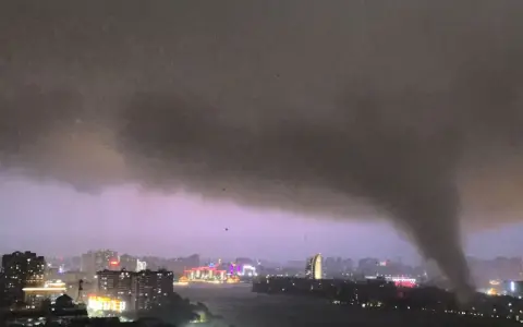 Un fuerte tornado arrasó China.