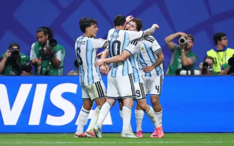 El festejo argentino tras conseguir el empate contra Egipto