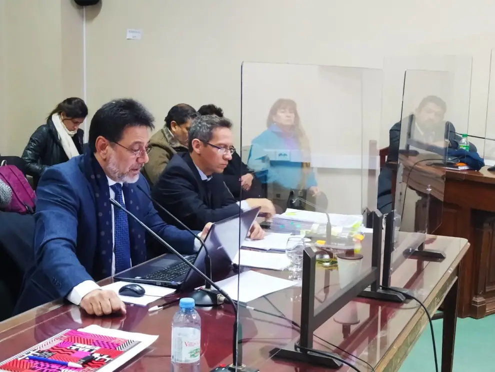 Los fiscales Carlos Amad y Juan Manuel Sivila (ad hoc), en pleno alegato.