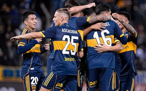 Festejo tras el gol de Blanco.