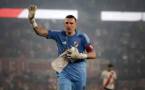 Franco Armani saluda al pueblo millonario, se va de River.