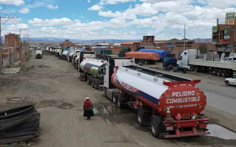 Filas combustible en Bolivia
