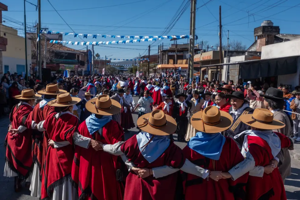 Desfile por el 9 de Julio en Villa San Antonio