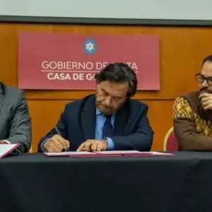 La receta de Sáenz para enfrentar la crisis: créditos, cuotas, descuentos y más obra pública