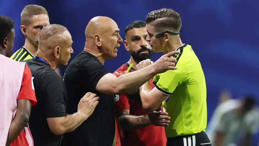 El entrenador de Ejipto cargó contra el arbitraje.