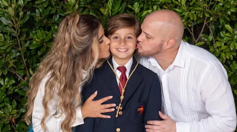Lucas Gamez junto a sus padres.