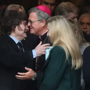 Del "representante del maligno en la Tierra" a la sonrisa forzada de hoy: Por qué Milei elige el silencio ante las duras críticas de la Iglesia