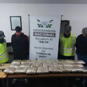 Ocultaban más de 25 kilos de marihuana: el chofer fue imputado y un policía quedó en el centro de una inesperada encrucijada