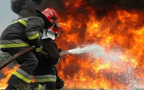 Acusado de incendiar una vivienda de manera intencional.
