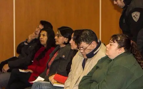 Los tutores de Thiago Quipildor en el juicio.