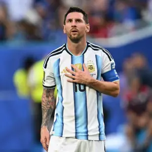 Las leyendas inglesas calentaron la previa: Calificaron a la Argentina como "un equipo inferior" y aseguraron que mandarán "a dormir a Messi"