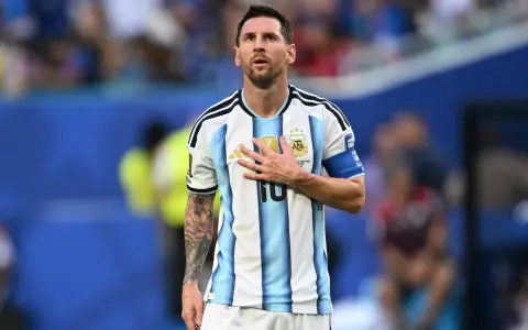 Una leyenda de la Selección de Inglaterra aseguró que mandarán "a dormir" a Leo Messi.