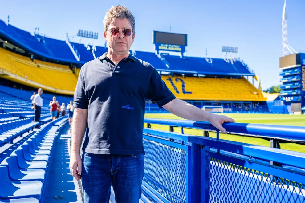 Noel Gallagher, hermano de Liam, estuvo hace pocos meses en La Bombonera. Ambos profesan admiración por el fútbol argentino.