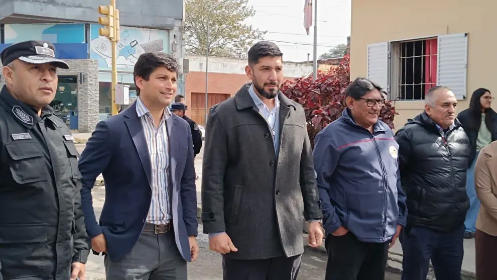 Vilchez, secretario de Seguridad (centro), con el intendente de Orán, Baltazar Lara Gros y el flamante jefe de Policía, Walter Toledo (izq).