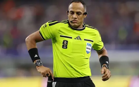 Ismail Elfath, el elegido para arbitrar un partido histórico.