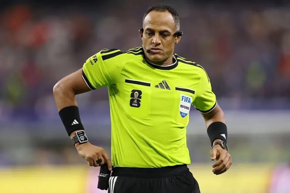 Ismail Elfath, el elegido para arbitrar un partido histórico.