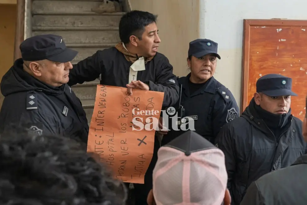 Manifestación en el hospital de Güemes