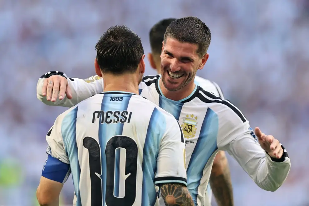 El festejo de De Paul junto a Messi tras la clasificación a semis.