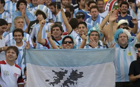 Por disposición de la FIFA, no se podrá entrar al estadio de Atlanta con banderas que tengan a las Islas Malvinas.
