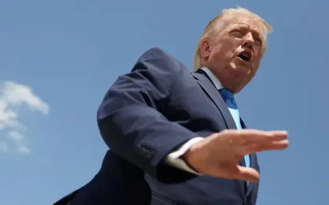 Donald Trump amenazó con atacar centrales eléctricas