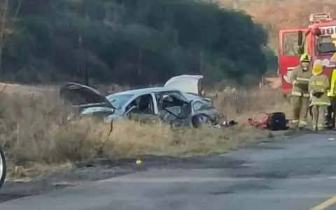Así quedó el vehículo tras el choque con el camión en la ruta nacional 16