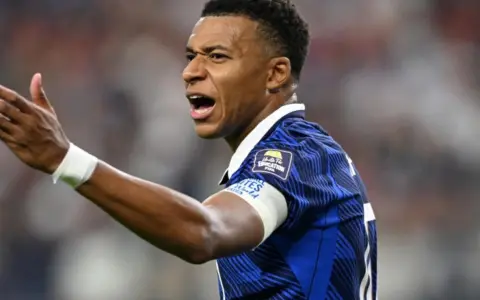 Mbappé la pasó mal en el partido de semifinales contra España.