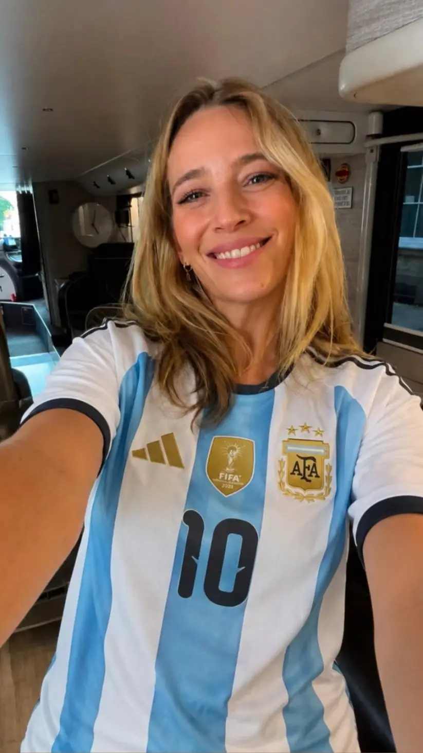 Una de las primeras en sumarse al clima mundialista fue Luisana Lopilato.