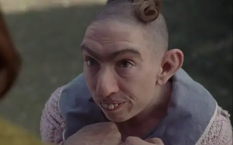 Naomi Grossman, reconocida por su papel en American Horror Story, compartió su fanatismo por La Mona y su apoyo por Argentina.