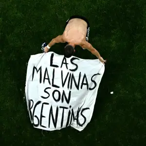 Reino Unido le pidió a la FIFA que investigue a la Argentina por la bandera sobre las Islas Malvinas