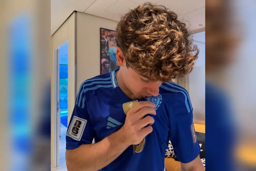 Colapinto besando la camiseta y palpitando en fin de semana que le toca atravesar en el GP de Bélgica