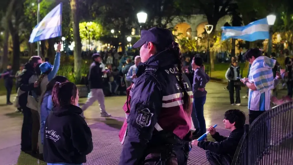 Una de las policías afectadas al operativo de seguridad.