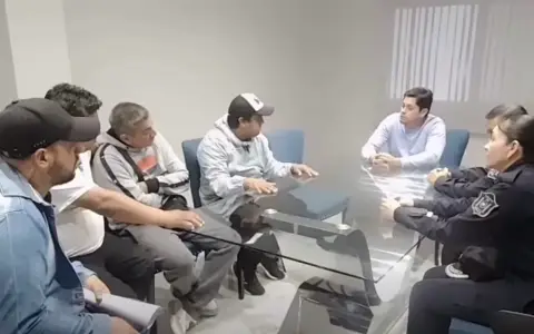 El intendente Hernández Berni junto a los cooperativistas