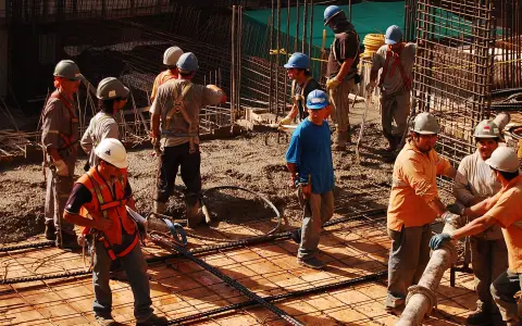 Obreros trabajando-Trabajo Informal