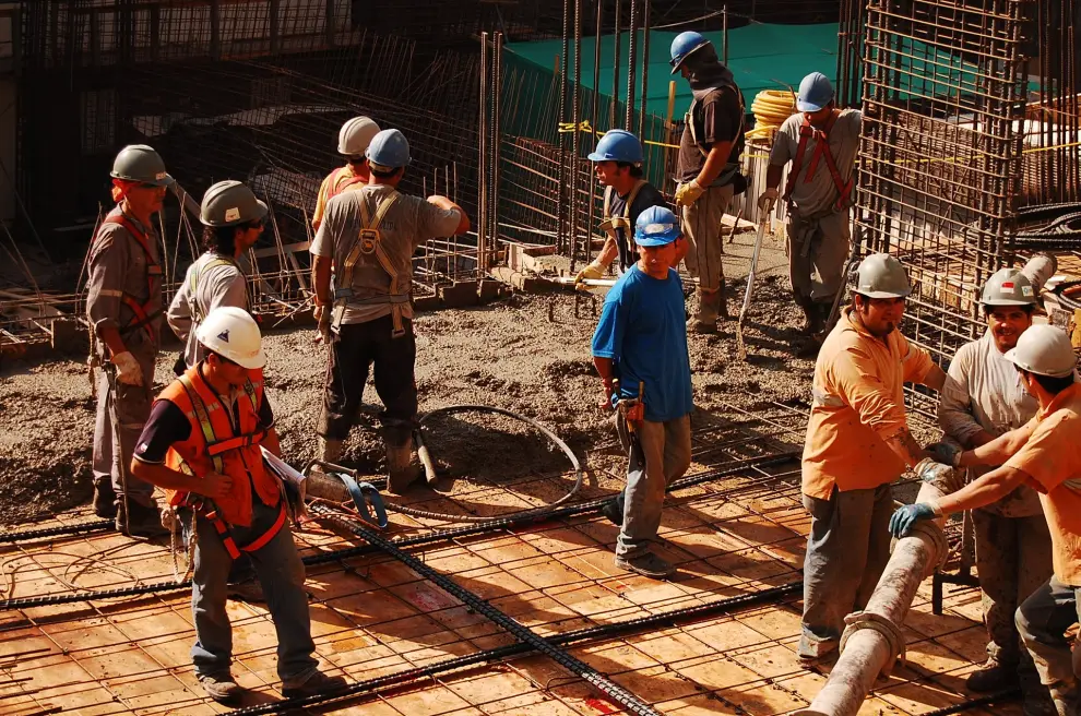 Obreros trabajando-Trabajo Informal