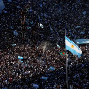 La fiebre por la Selección presiona a Milei: El Gobierno cambiará de idea y declararía asueto si Messi levanta la Copa